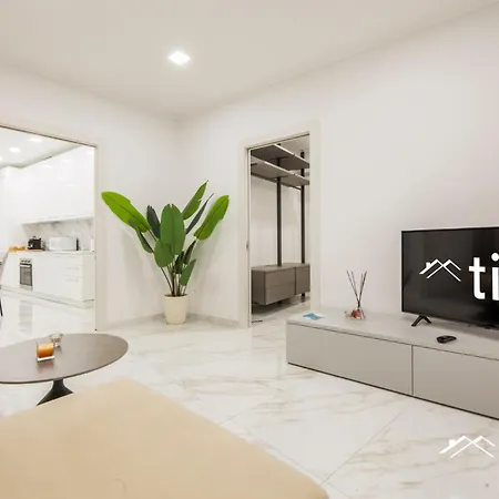 Lux 1m | 1br | A/c | Wifi| 6pax By Tilo