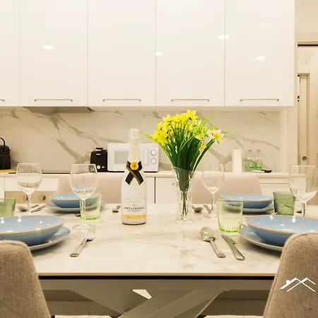 Lux 1m | 1br | A/c | Wifi| 6pax By Tilo Apartment