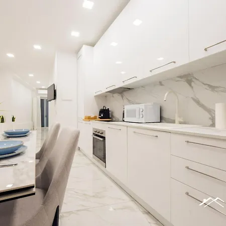 Apartment Lux 1m | 1br | A/c | Wifi| 6pax By Tilo *