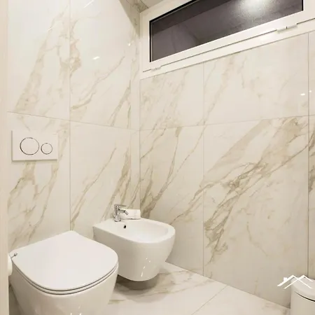 Lux 1m | 1br | A/c | Wifi| 6pax By Tilo *
